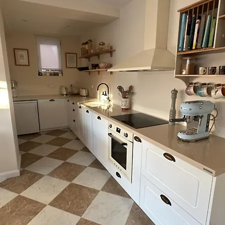 Delightful Two Bedroom In The Heart Of Bulgaria * 索波特